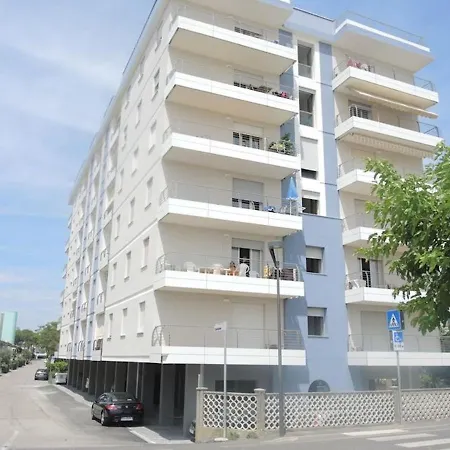 Apartman Lovely Flat With Terrace In - Beahost